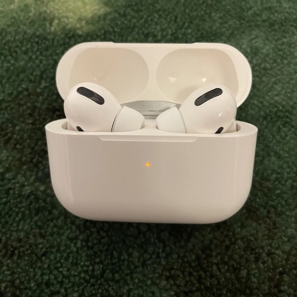 CaseApple AirPods Pro (1st Generation) with MagSafe Charging Case